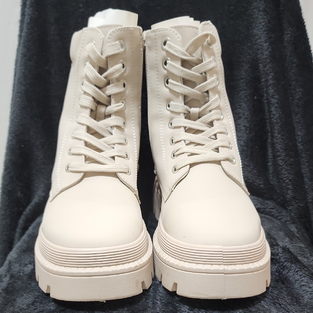Shoedazzle Tevos Women's Cream Lace-Up Combat Boots 8.5 - Picture 1 of 9